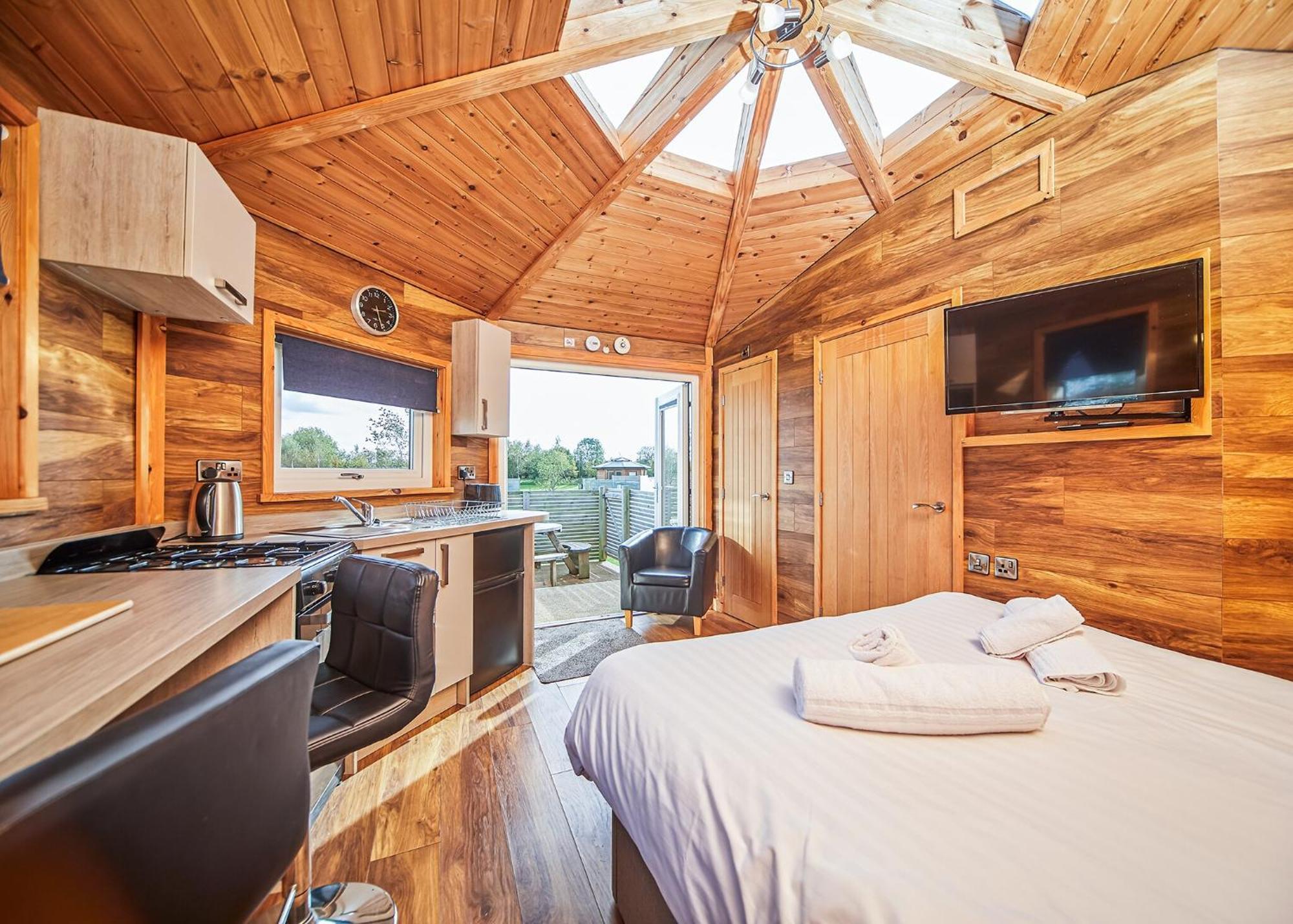 Green Meadows Park Garton Room photo