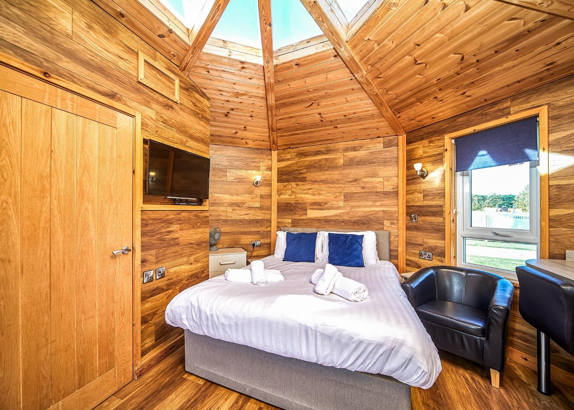 Green Meadows Park Garton Room photo